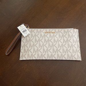 NWT MICHAEL KORS JET SET TRAVEL XL CLUTCH WRISTLET